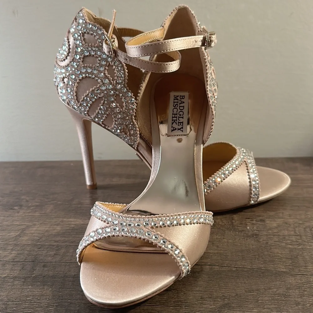 Elegant  BADGLEY MISCHKA Roxy Sandals. - Picture 13 of 13
